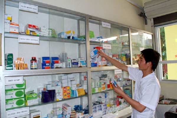 Kiểm kê tủ thuốc ở bộ phận dược và thiết bị y tế